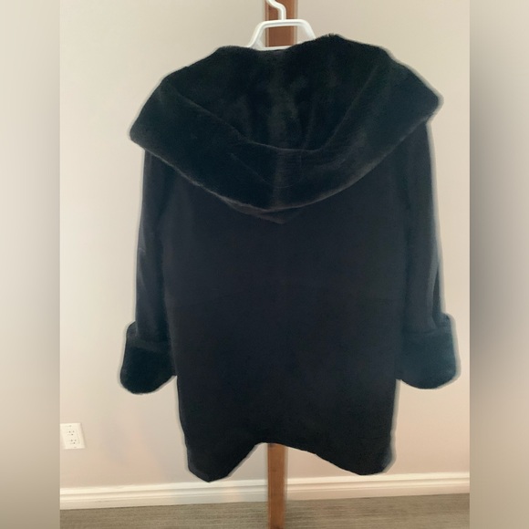 CLASSIQUE OUTERWEAR | Vintage  Coat with Faux Fur Trim. - Picture 8 of 10